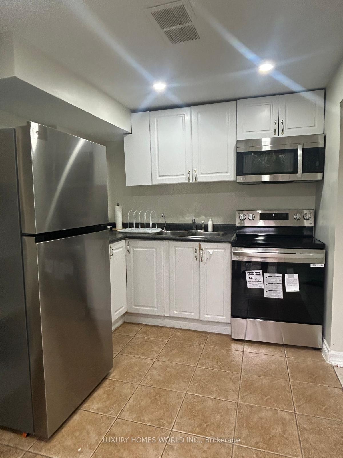 Photo 5 of 27 Wicks Drive, Ajax, Central East — HOMEH