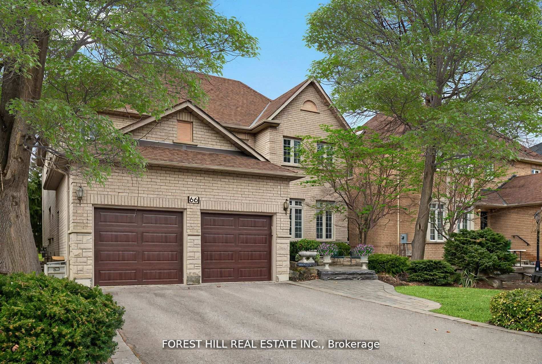 Front of 66 Sanibel Crescent