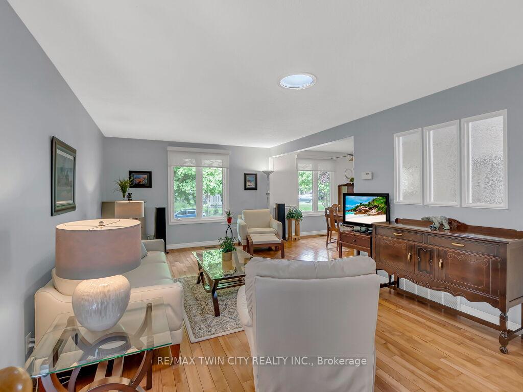 Photo 4 of 398 Mossom Place, Waterloo — HOMEH
