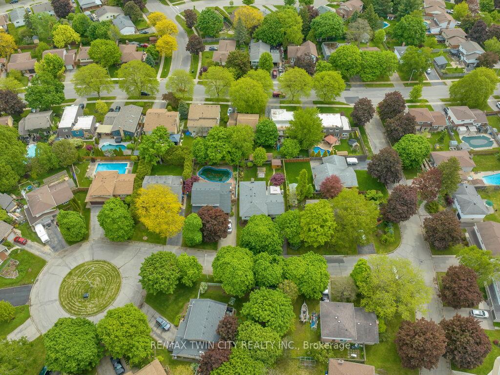 Photo 40 of 398 Mossom Place, Waterloo — HOMEH