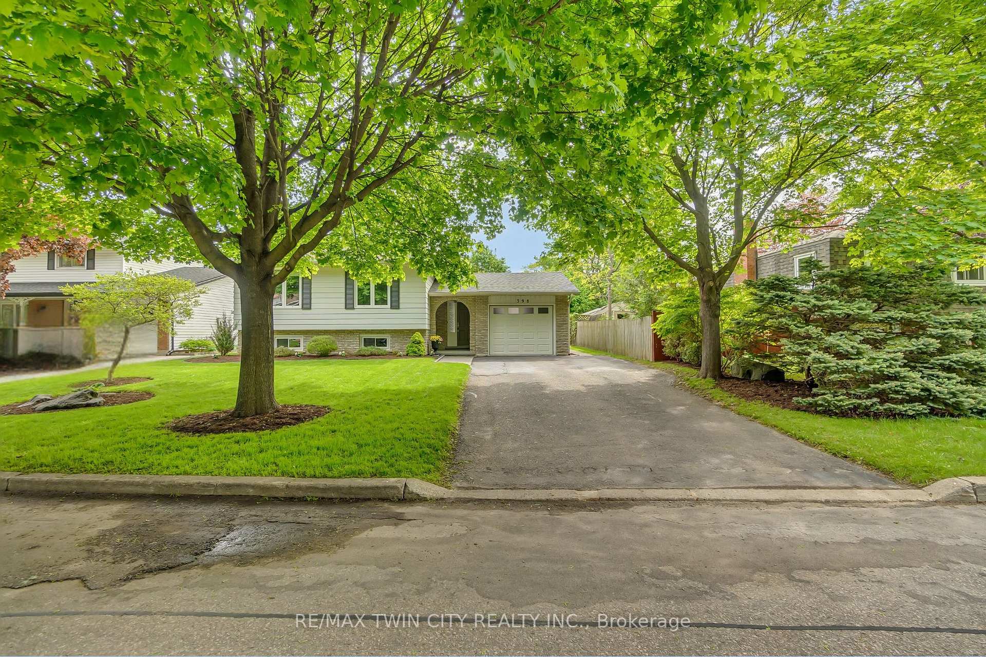 Photo 41 of 398 Mossom Place, Waterloo — HOMEH