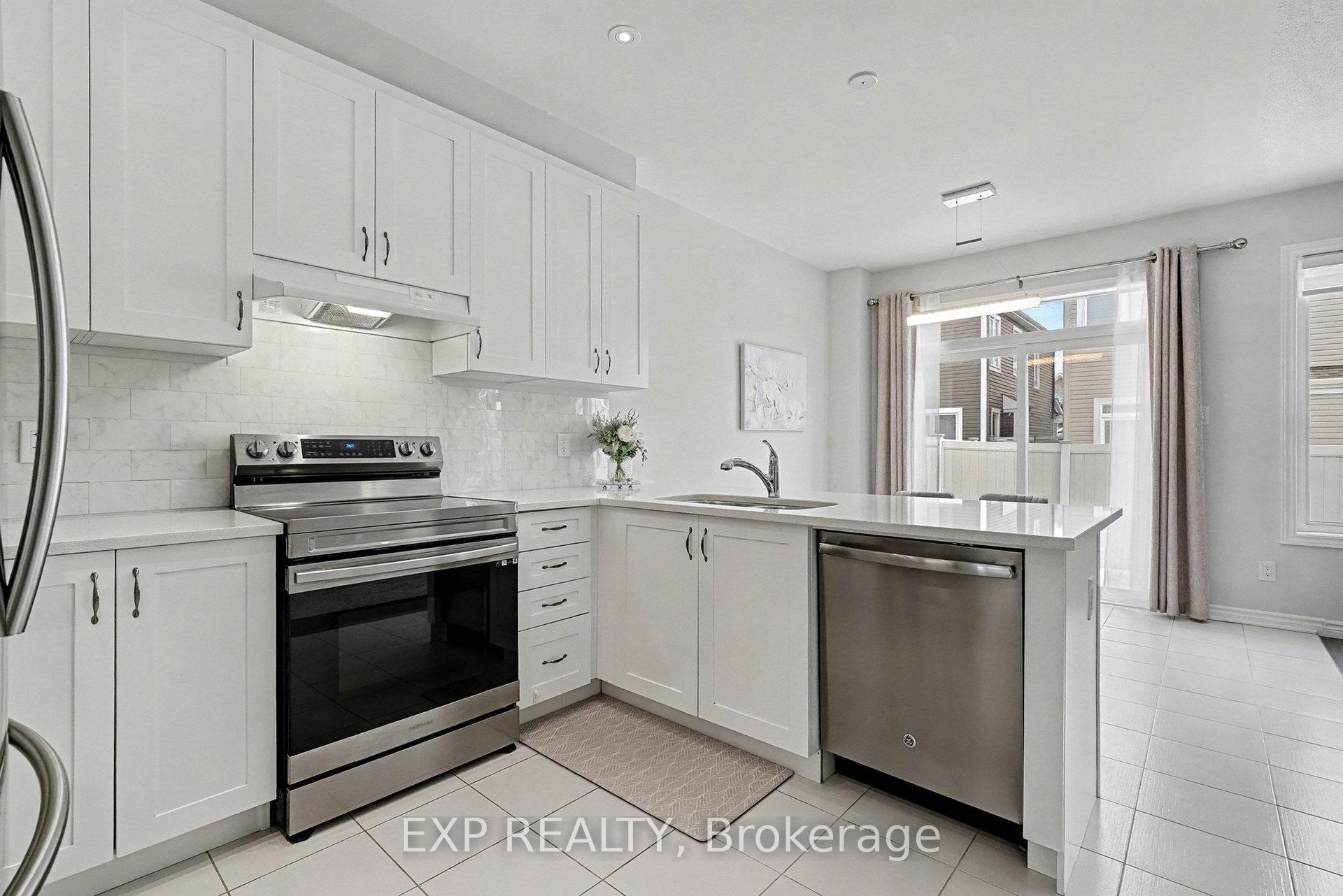Photo 4 of 681 Broad Cove Crescent, Ottawa, Barrhaven - Half Moon Bay — HOMEH