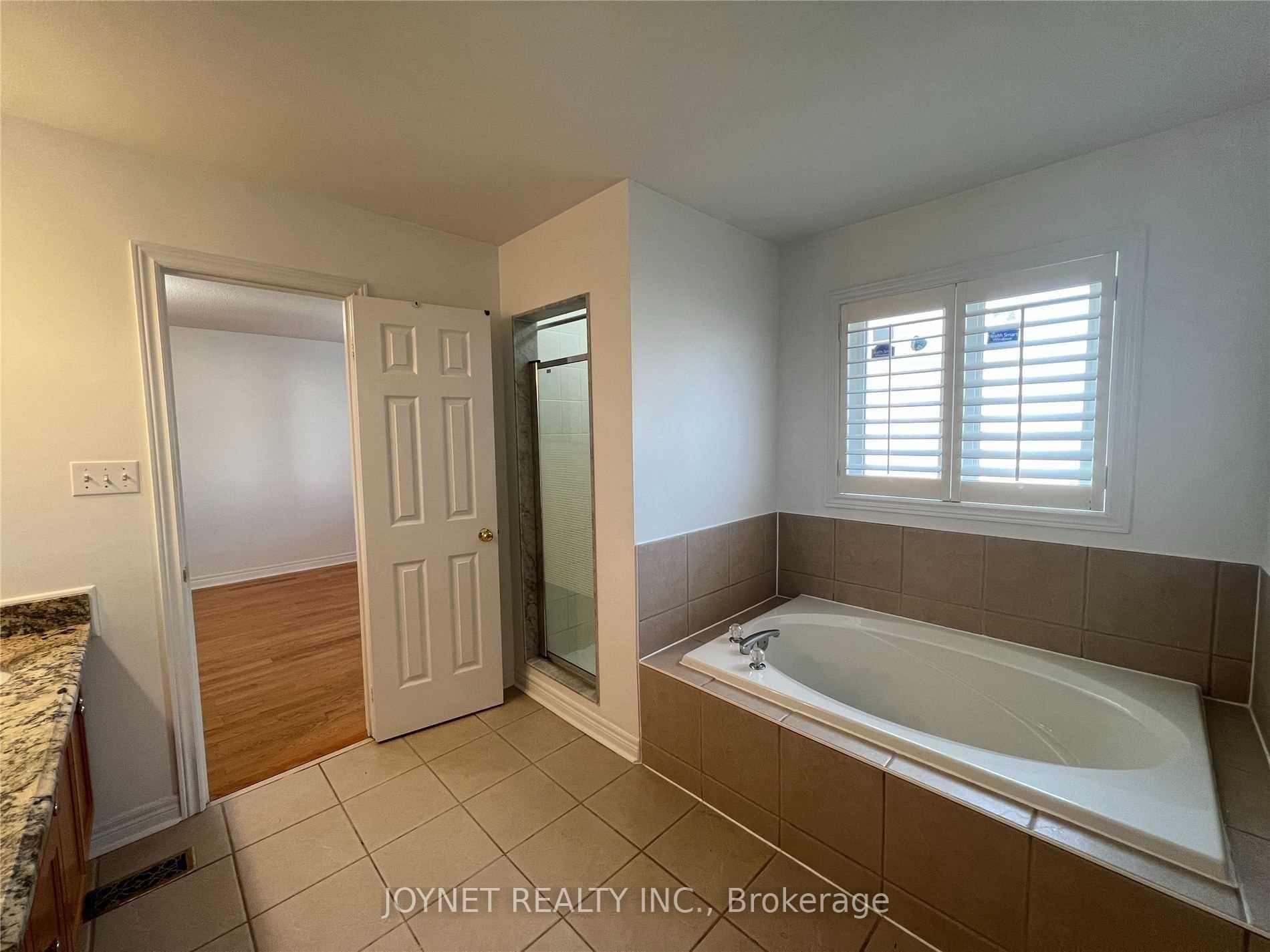 Photo 18 of 212 La Rocca Avenue, Vaughan, Vellore Village — HOMEH