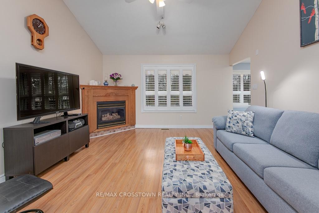 Photo 2 of 10 Birchmount Circle, Wasaga Beach — HOMEH