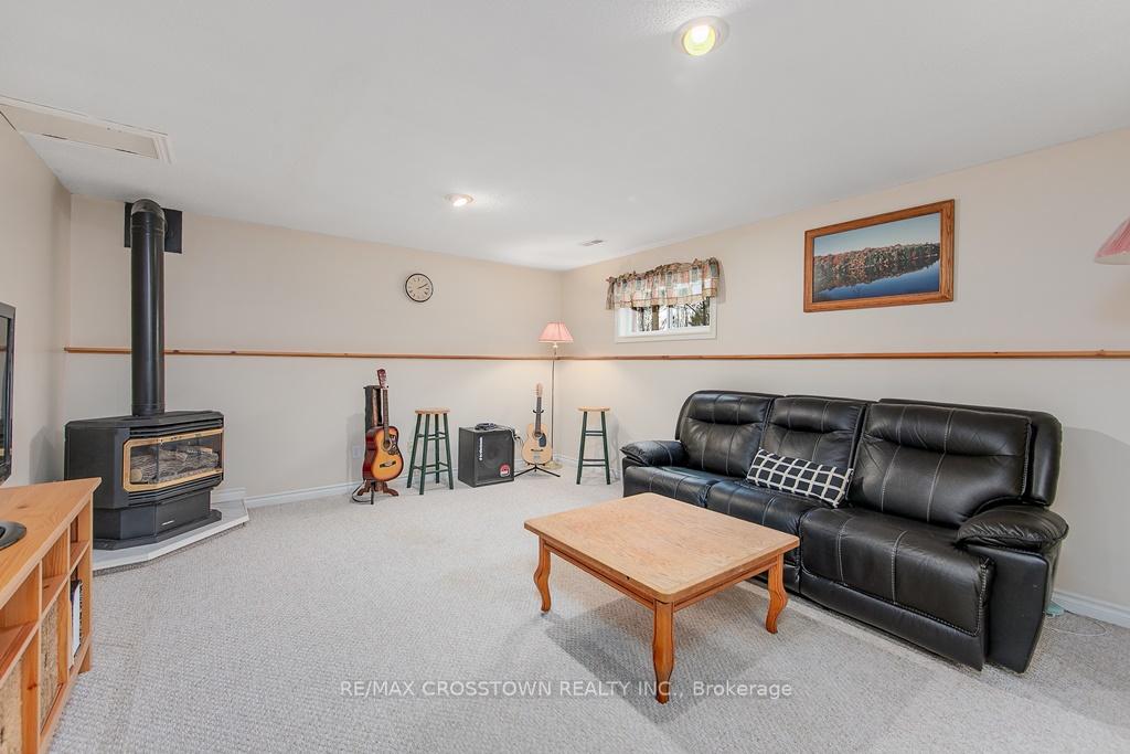 Photo 25 of 10 Birchmount Circle, Wasaga Beach — HOMEH