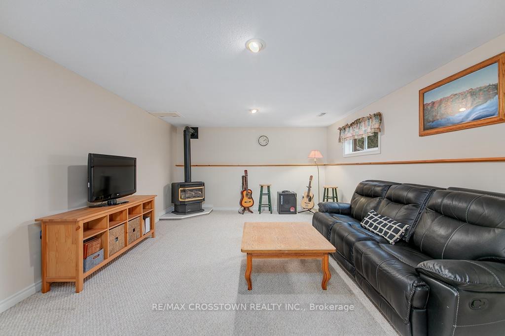 Photo 26 of 10 Birchmount Circle, Wasaga Beach — HOMEH