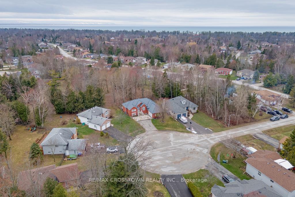 Photo 38 of 10 Birchmount Circle, Wasaga Beach — HOMEH