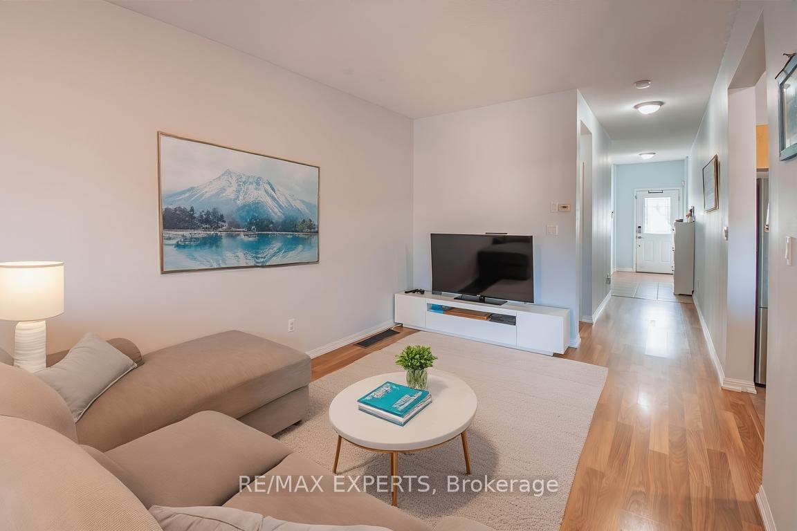 Photo 5 of Unit 64, 175 Stanley Street, Barrie, East Bayfield — HOMEH