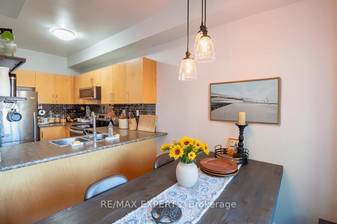 Photo 6 of Unit 64, 175 Stanley Street, Barrie, East Bayfield — HOMEH