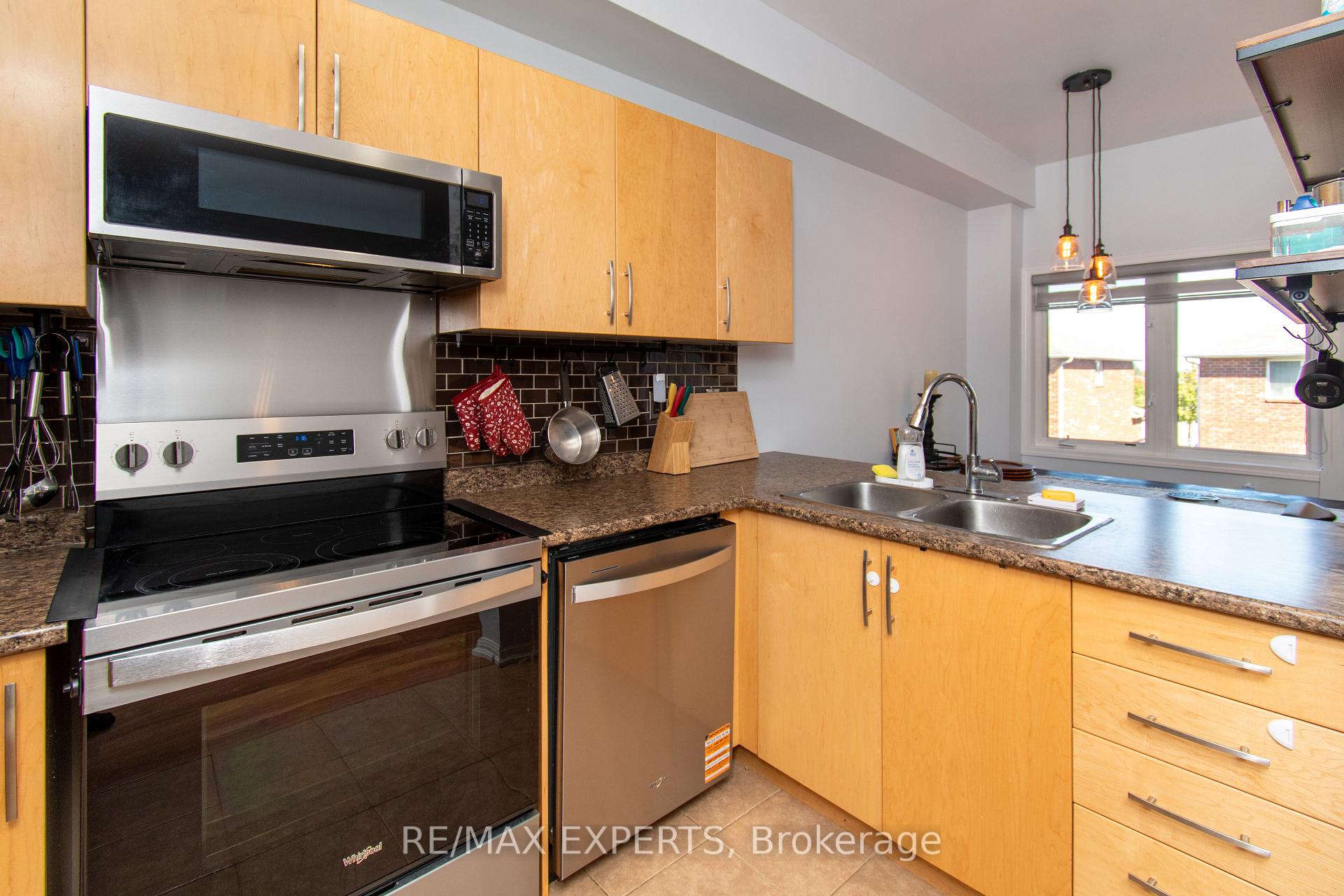 Photo 11 of Unit 64, 175 Stanley Street, Barrie, East Bayfield — HOMEH