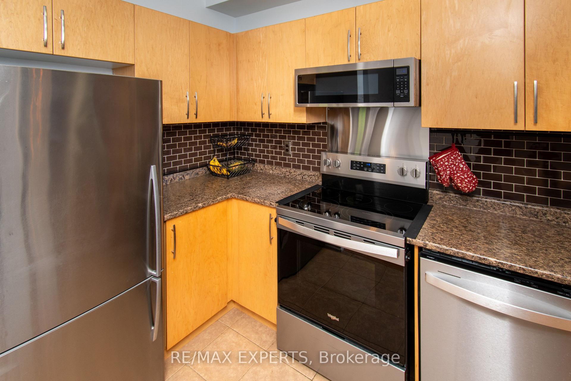 Photo 8 of Unit 64, 175 Stanley Street, Barrie, East Bayfield — HOMEH
