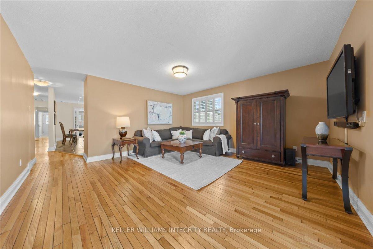 Photo 13 of 165 Dahlia Avenue, Ottawa, Applewood Acres — HOMEH