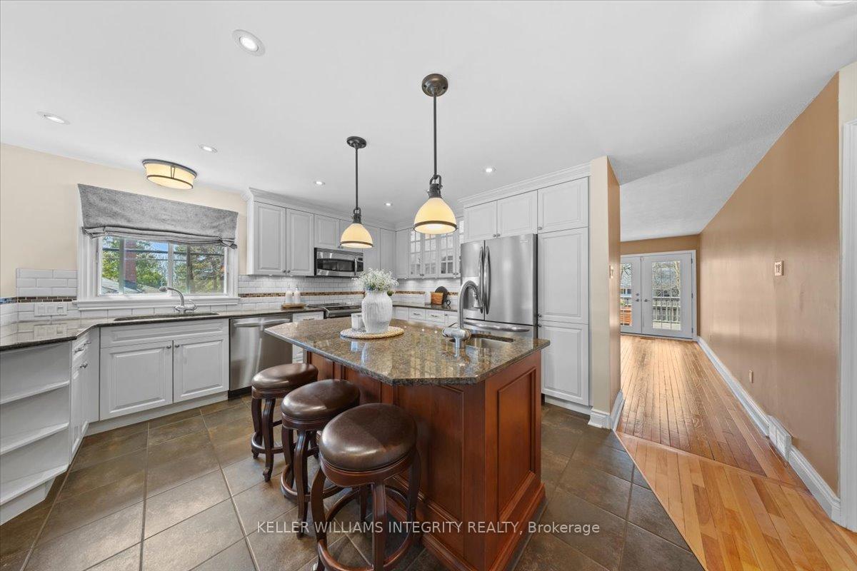 Photo 15 of 165 Dahlia Avenue, Ottawa, Applewood Acres — HOMEH