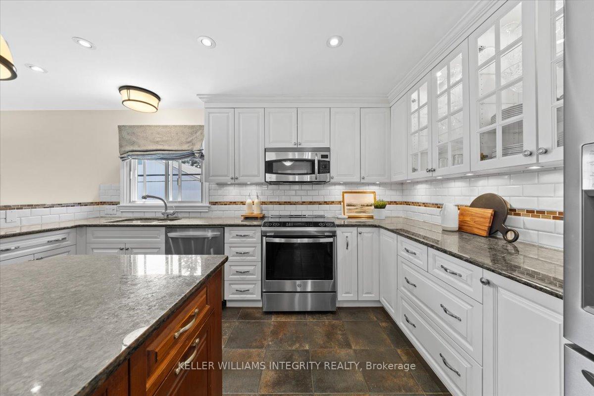 Photo 17 of 165 Dahlia Avenue, Ottawa, Applewood Acres — HOMEH