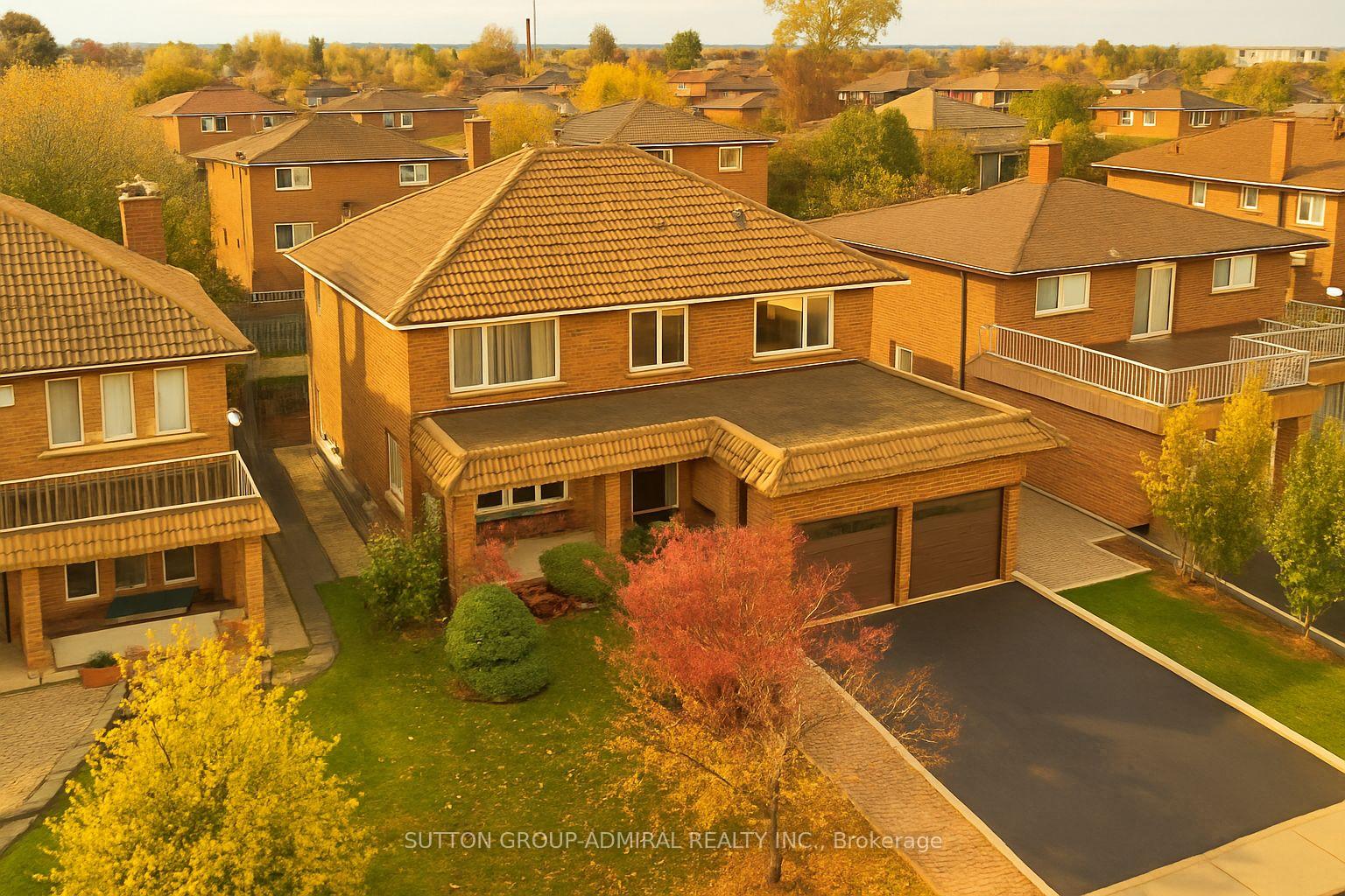 Photo 3 of 160 Marwood Place, Vaughan, Maple — HOMEH