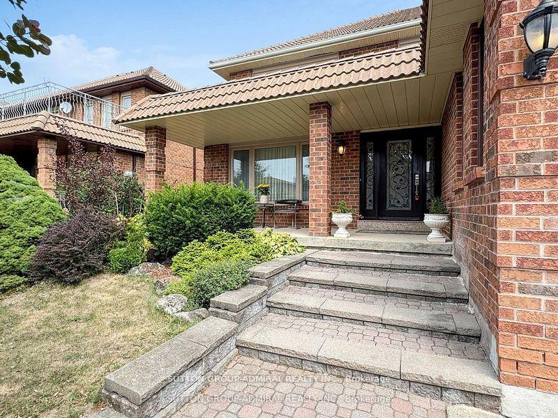 Photo 5 of 160 Marwood Place, Vaughan, Maple — HOMEH