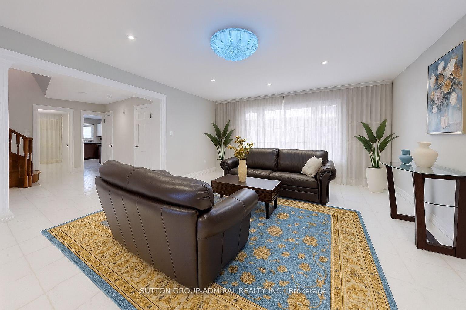 Photo 8 of 160 Marwood Place, Vaughan, Maple — HOMEH