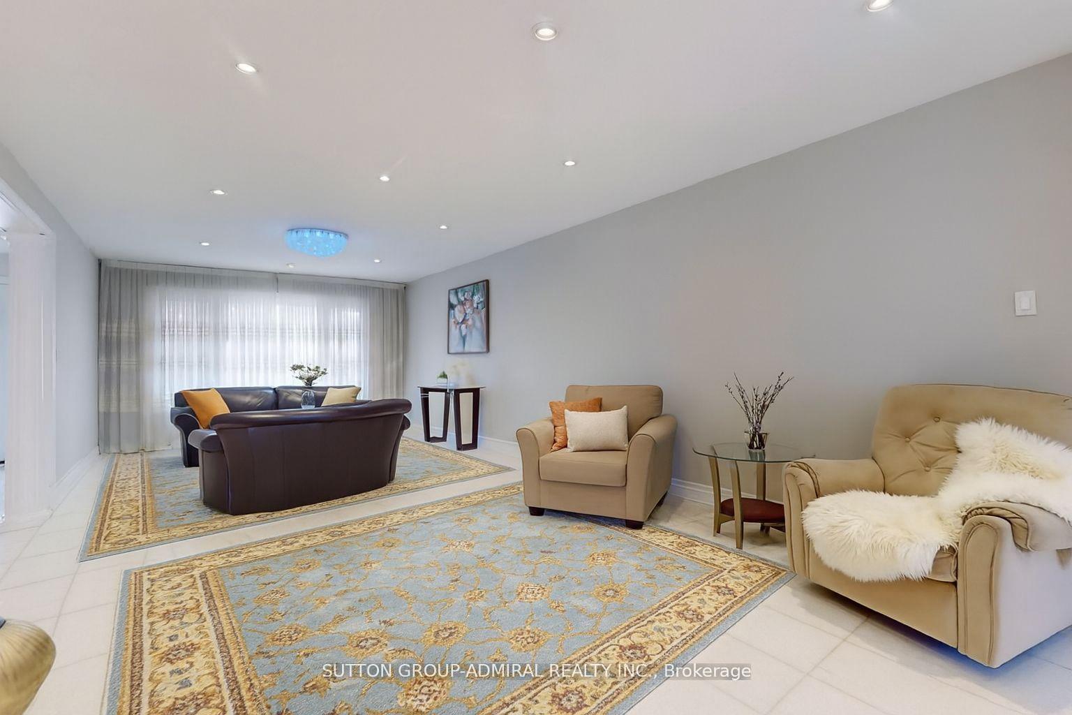 Photo 9 of 160 Marwood Place, Vaughan, Maple — HOMEH