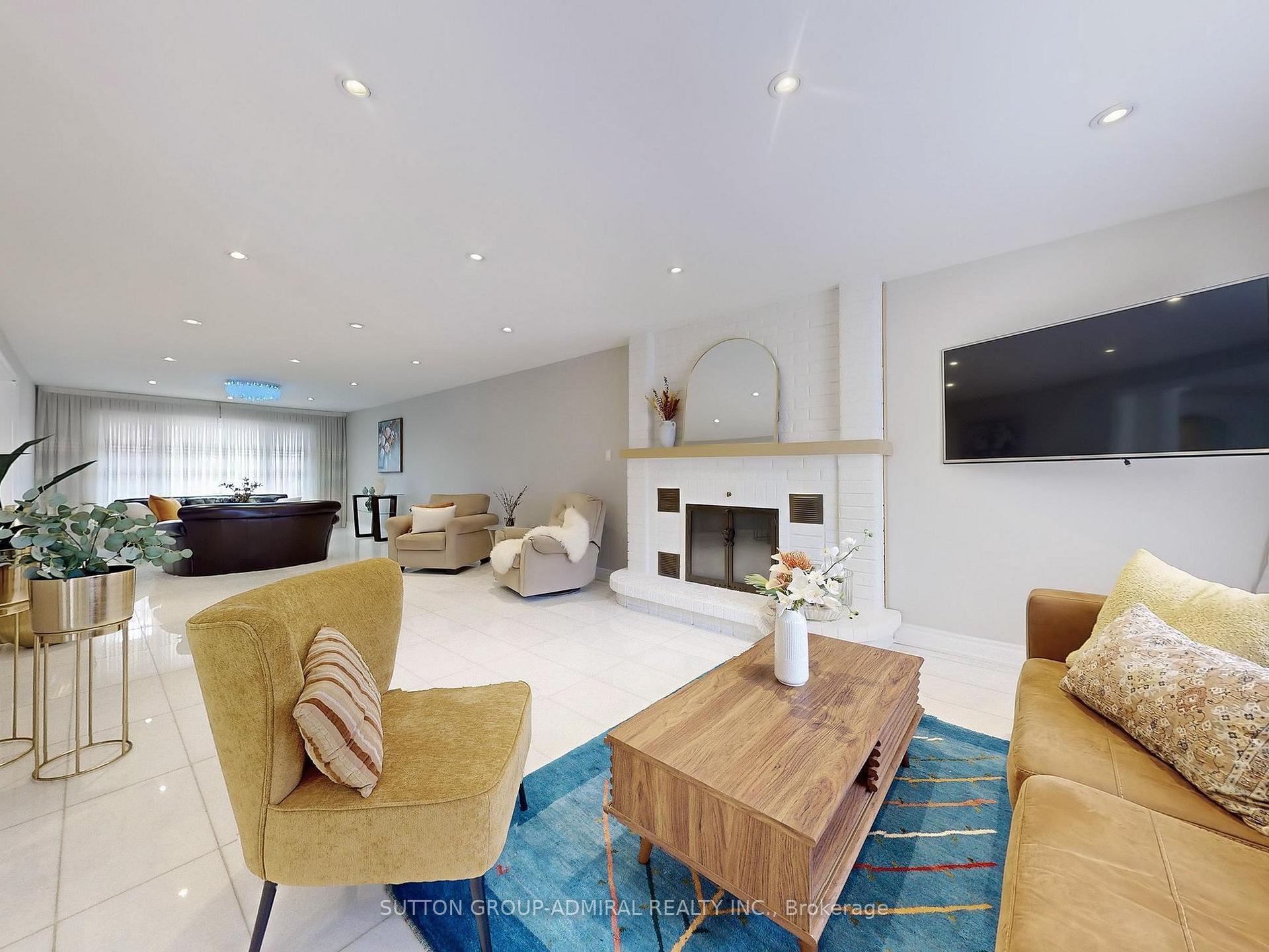 Photo 10 of 160 Marwood Place, Vaughan, Maple — HOMEH