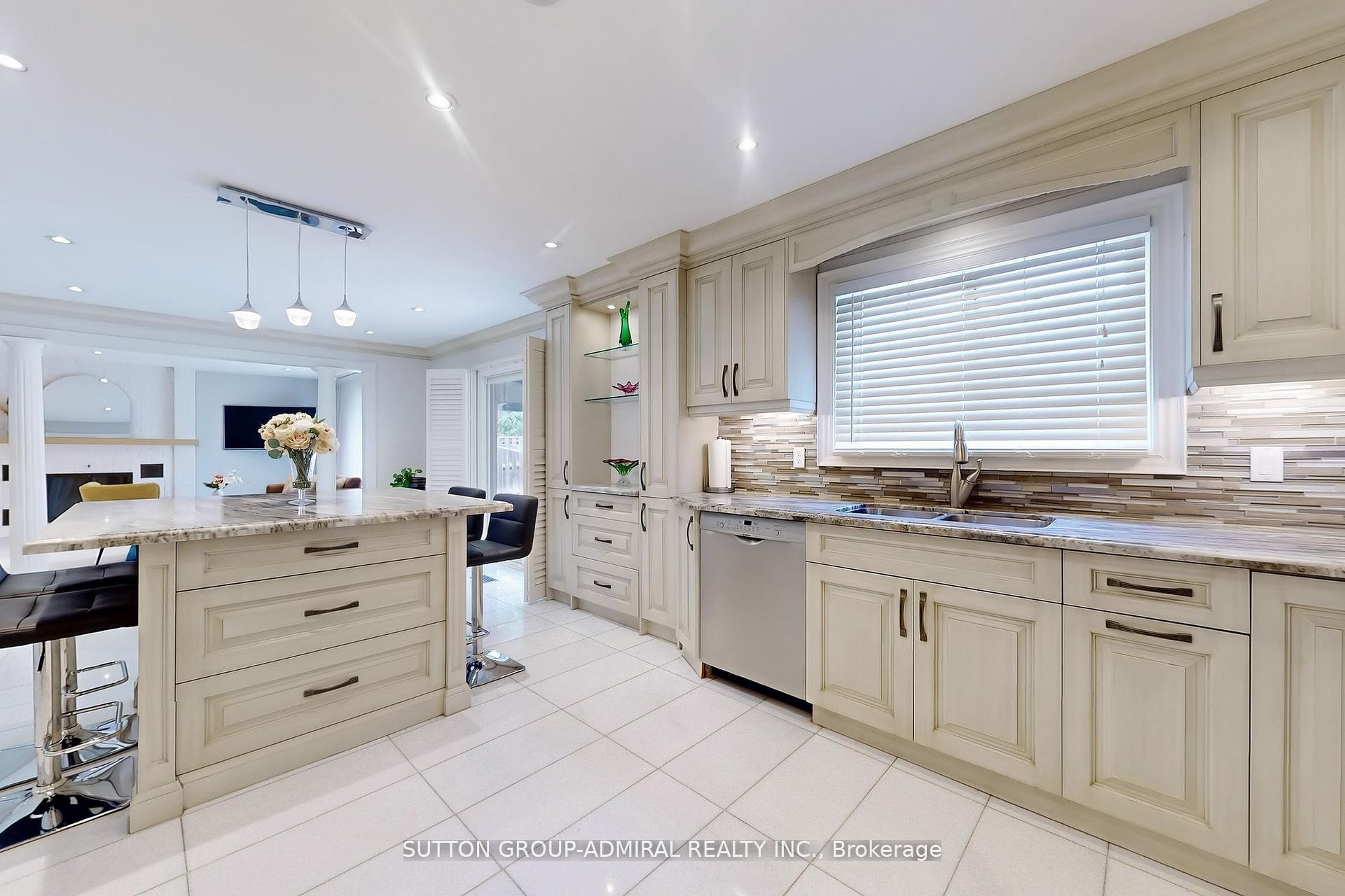 Photo 13 of 160 Marwood Place, Vaughan, Maple — HOMEH