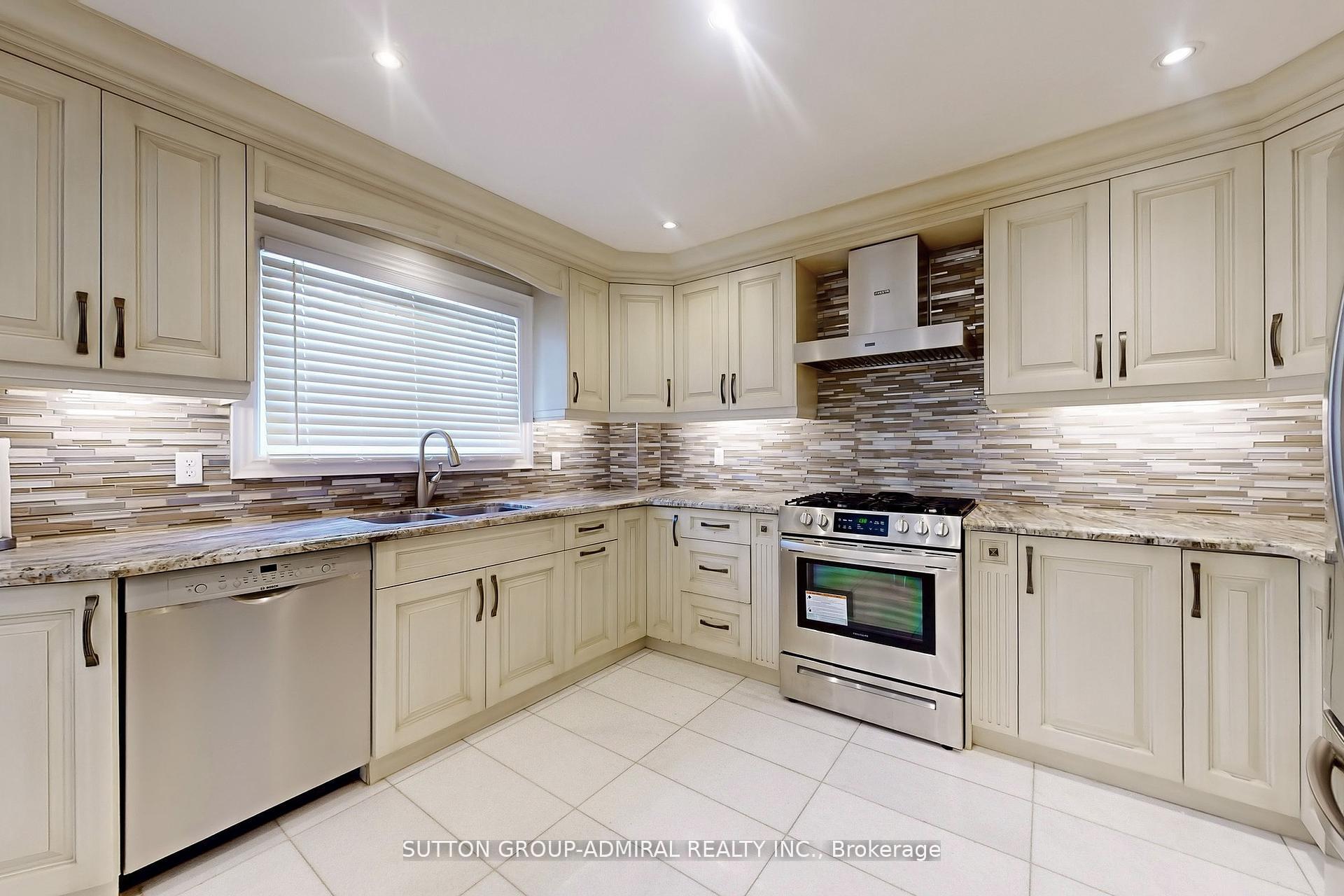 Photo 14 of 160 Marwood Place, Vaughan, Maple — HOMEH