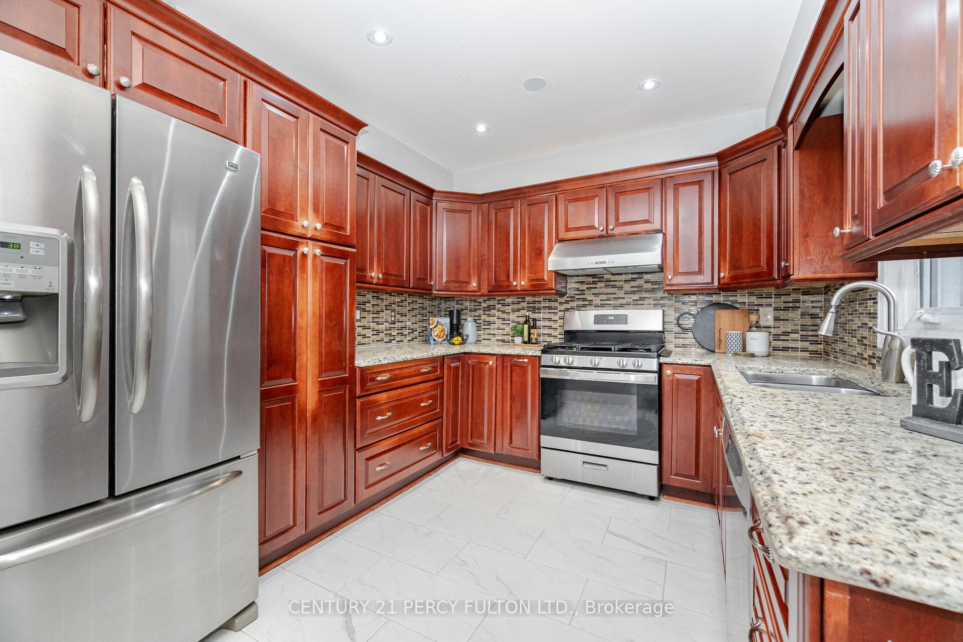 Photo 10 of 24 Carle Crescent, Ajax, Central West — HOMEH