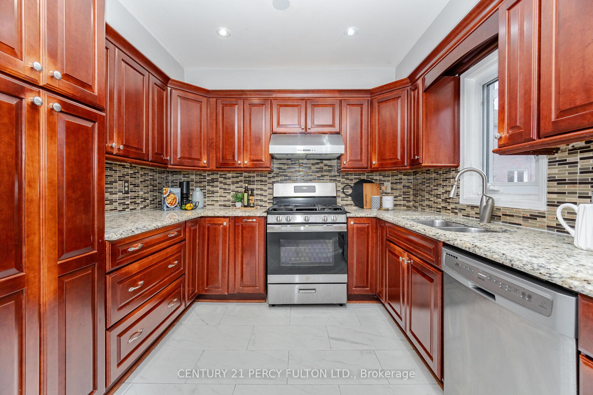 Photo 15 of 24 Carle Crescent, Ajax, Central West — HOMEH