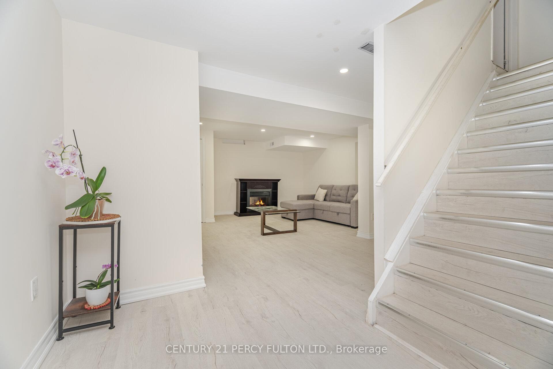 Photo 25 of 24 Carle Crescent, Ajax, Central West — HOMEH