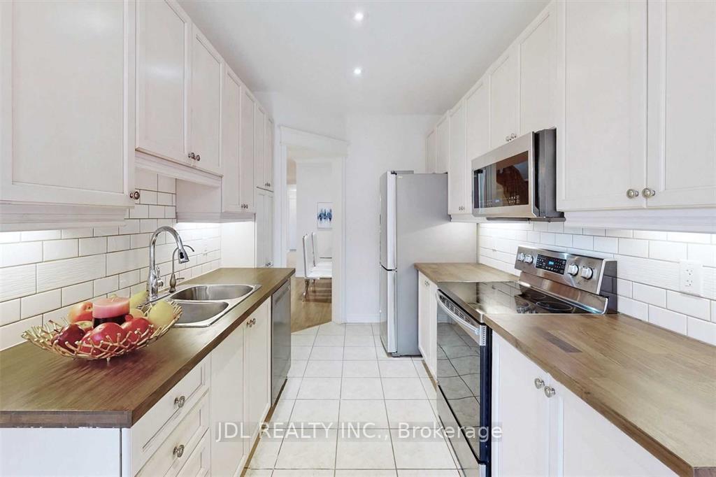 Photo 9 of 8 Mill River Drive, Vaughan, Patterson — HOMEH
