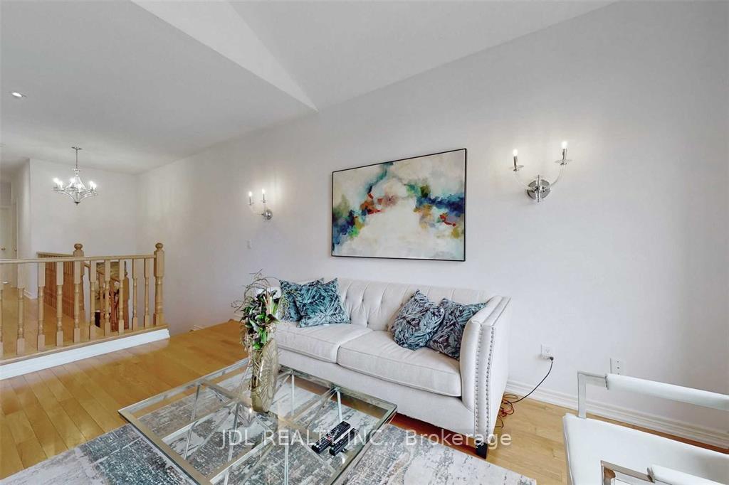 Photo 13 of 8 Mill River Drive, Vaughan, Patterson — HOMEH