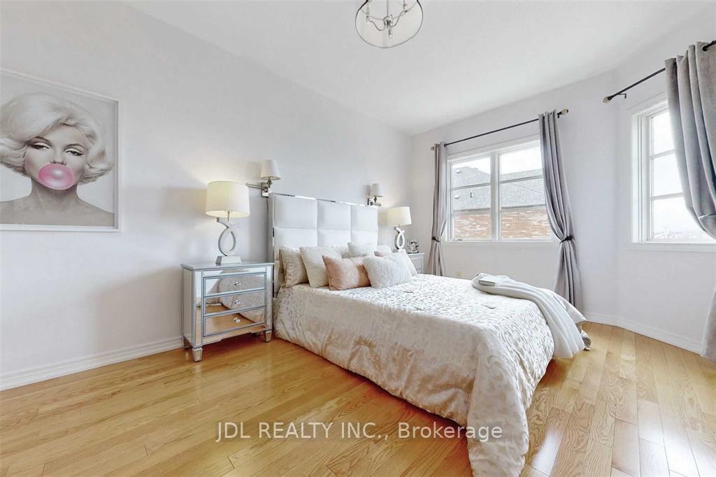 Photo 14 of 8 Mill River Drive, Vaughan, Patterson — HOMEH