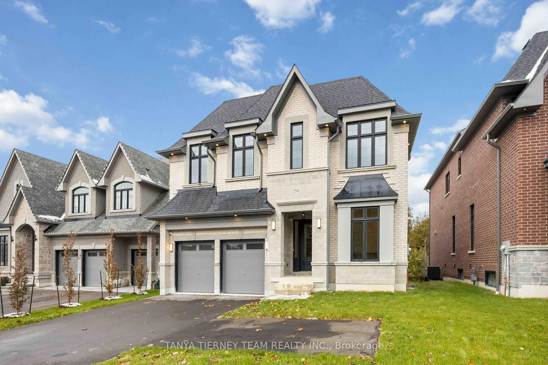 Photo 3 of 50 Carnwith Drive W, Whitby, Brooklin — HOMEH