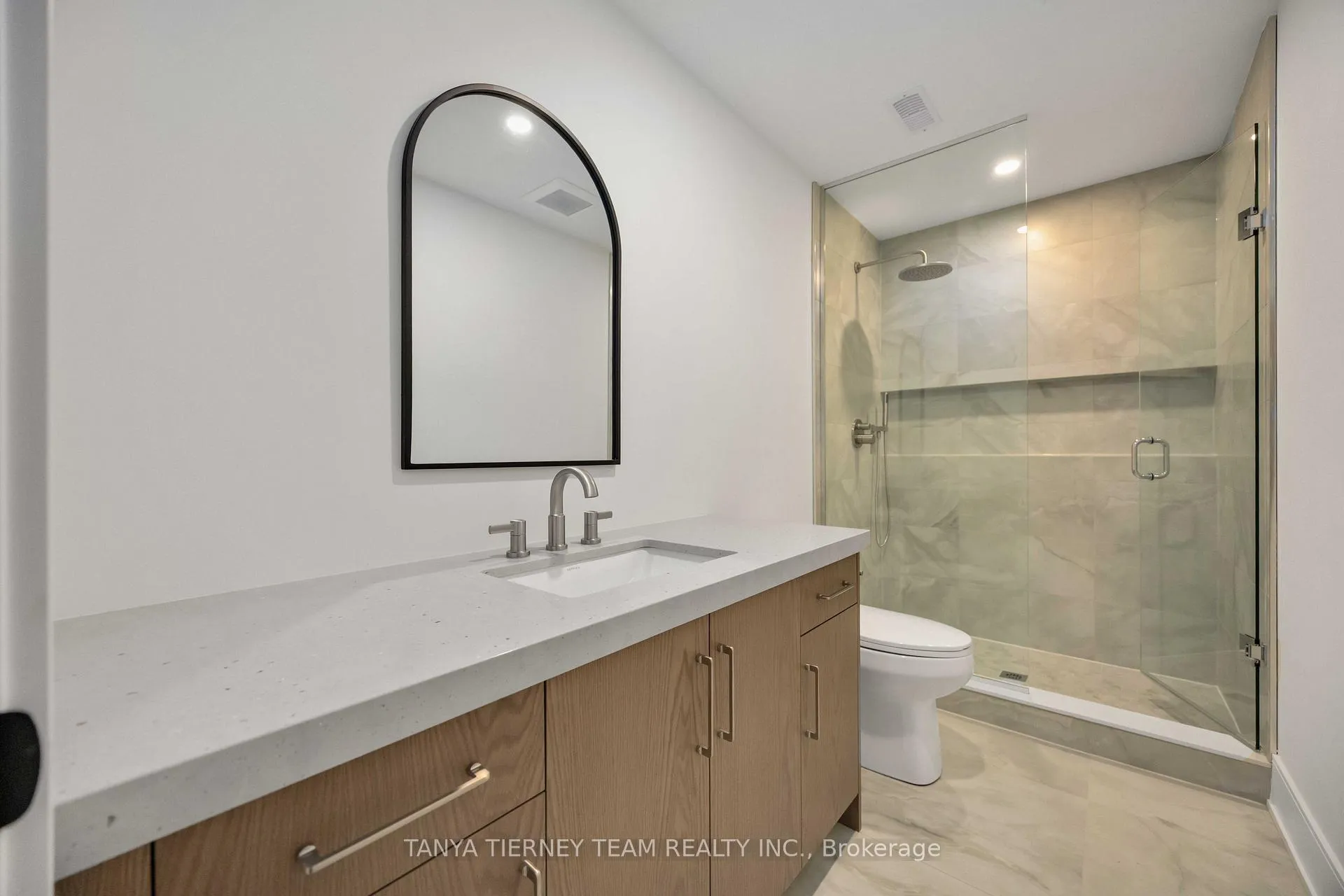Photo 45 of 50 Carnwith Drive W, Whitby, Brooklin — HOMEH