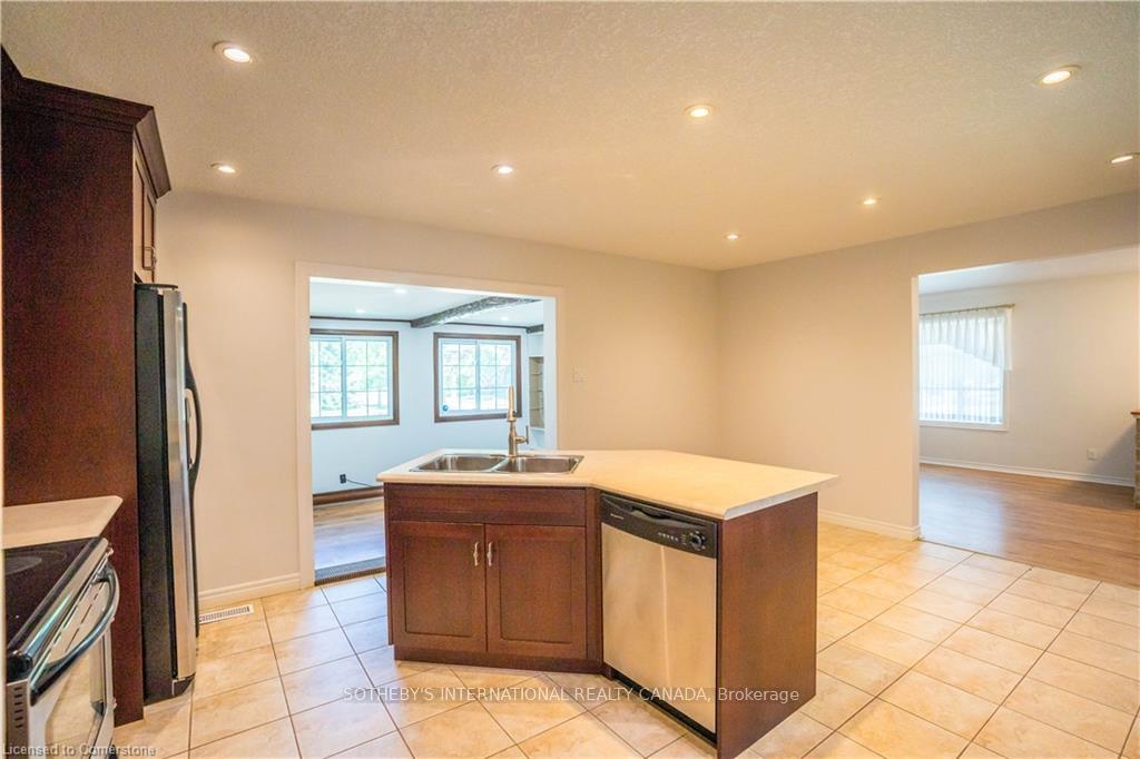 Photo 4 of 79 Ellis Crescent S, Waterloo, Uptown Waterloo — HOMEH