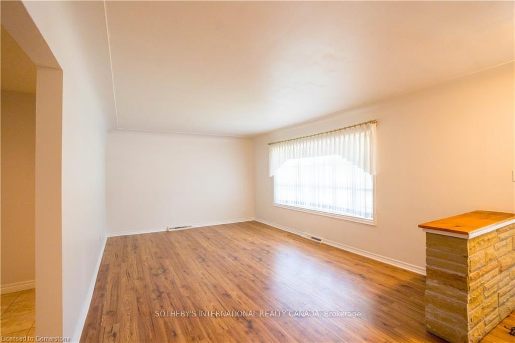 Photo 10 of 79 Ellis Crescent S, Waterloo, Uptown Waterloo — HOMEH