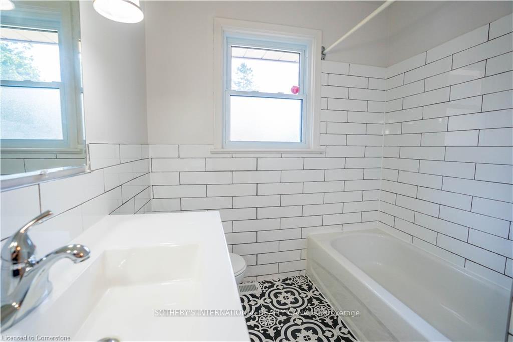 Photo 16 of 79 Ellis Crescent S, Waterloo, Uptown Waterloo — HOMEH