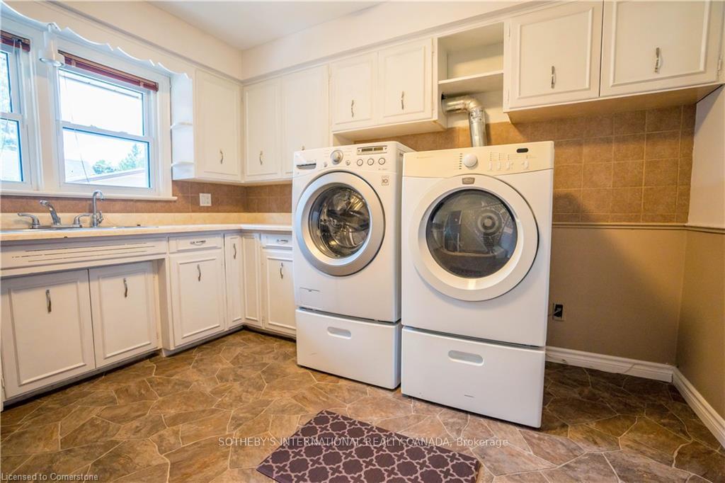 Photo 17 of 79 Ellis Crescent S, Waterloo, Uptown Waterloo — HOMEH