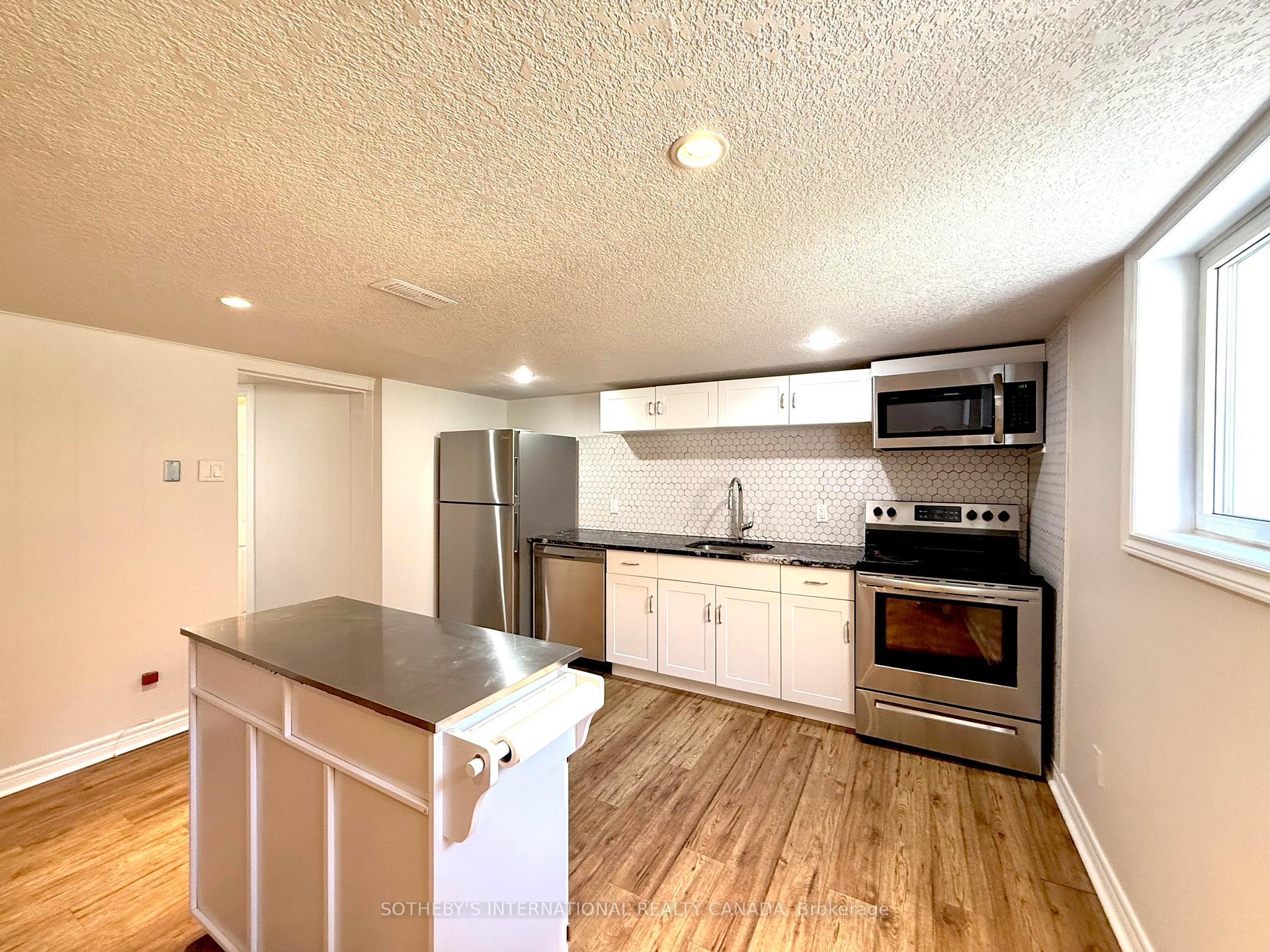 Photo 18 of 79 Ellis Crescent S, Waterloo, Uptown Waterloo — HOMEH