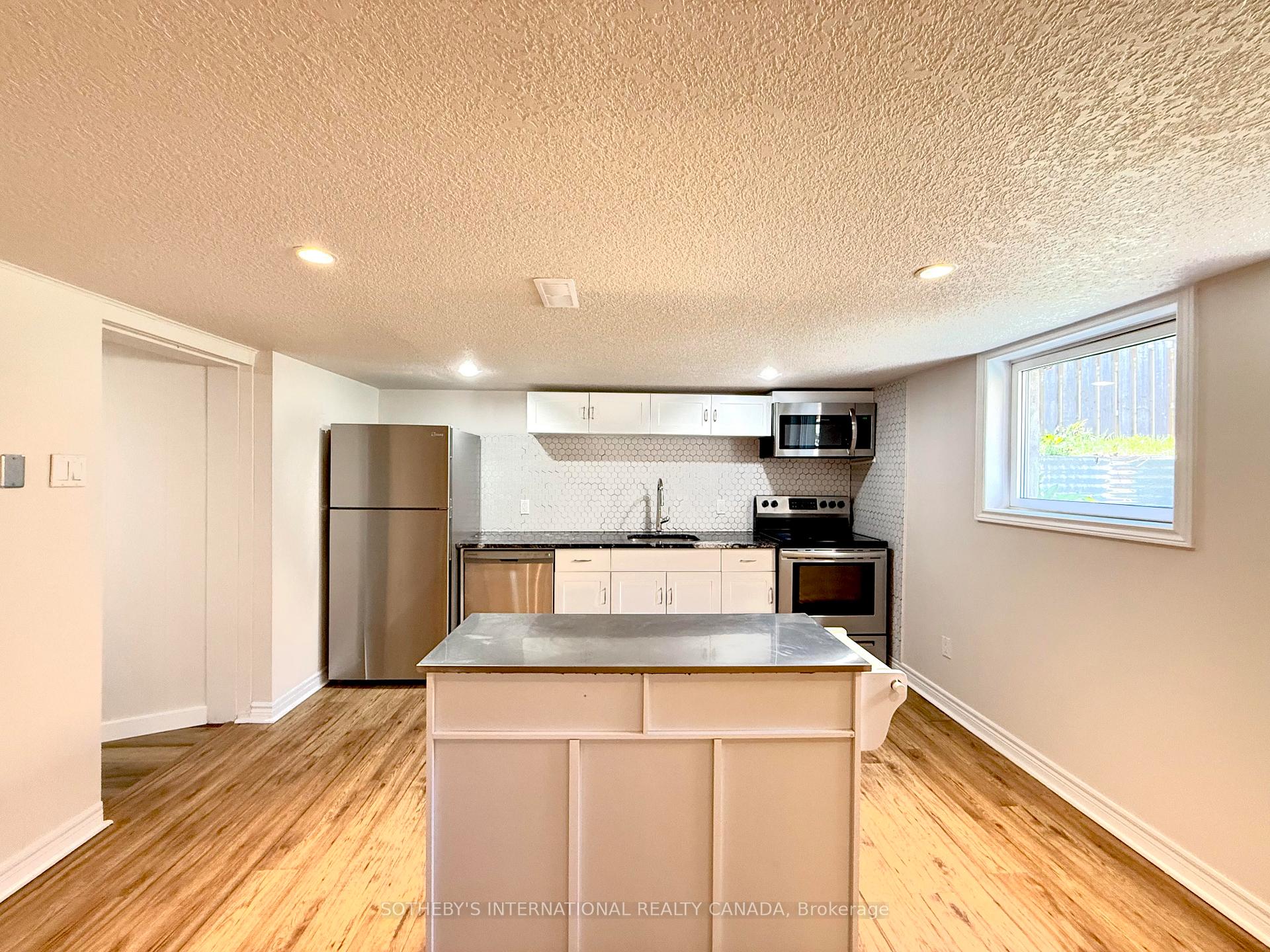 Photo 20 of 79 Ellis Crescent S, Waterloo, Uptown Waterloo — HOMEH