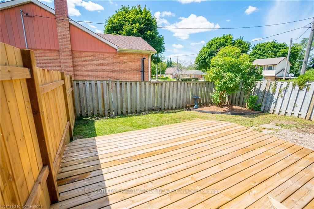 Photo 28 of 79 Ellis Crescent S, Waterloo, Uptown Waterloo — HOMEH