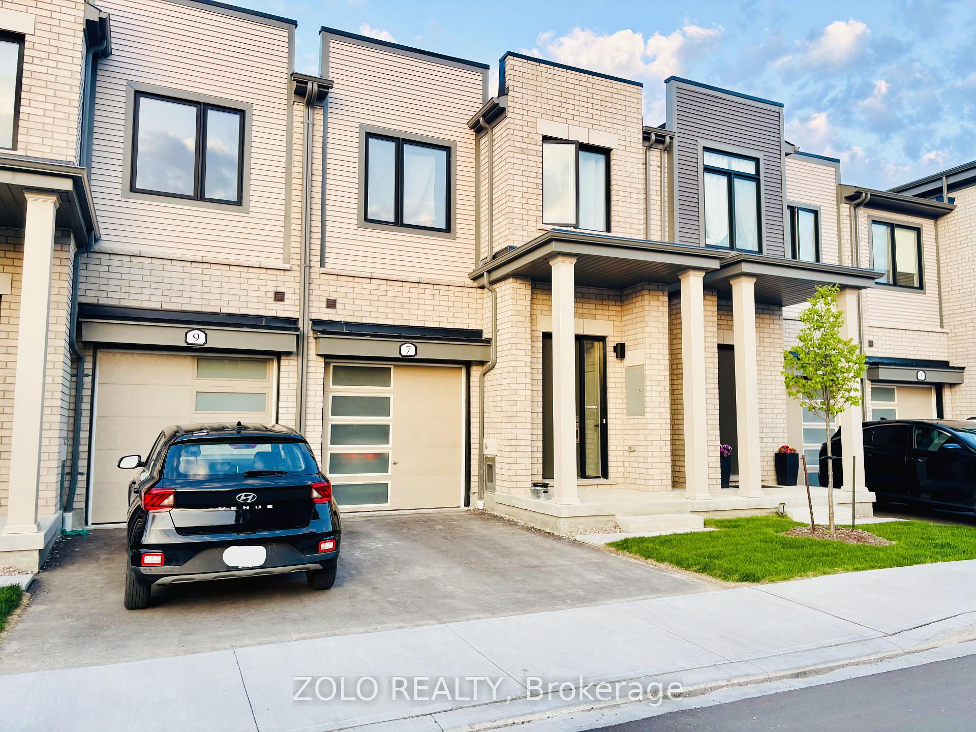 Photo 3 of 7 Sorbara Way, Whitby, Brooklin — HOMEH