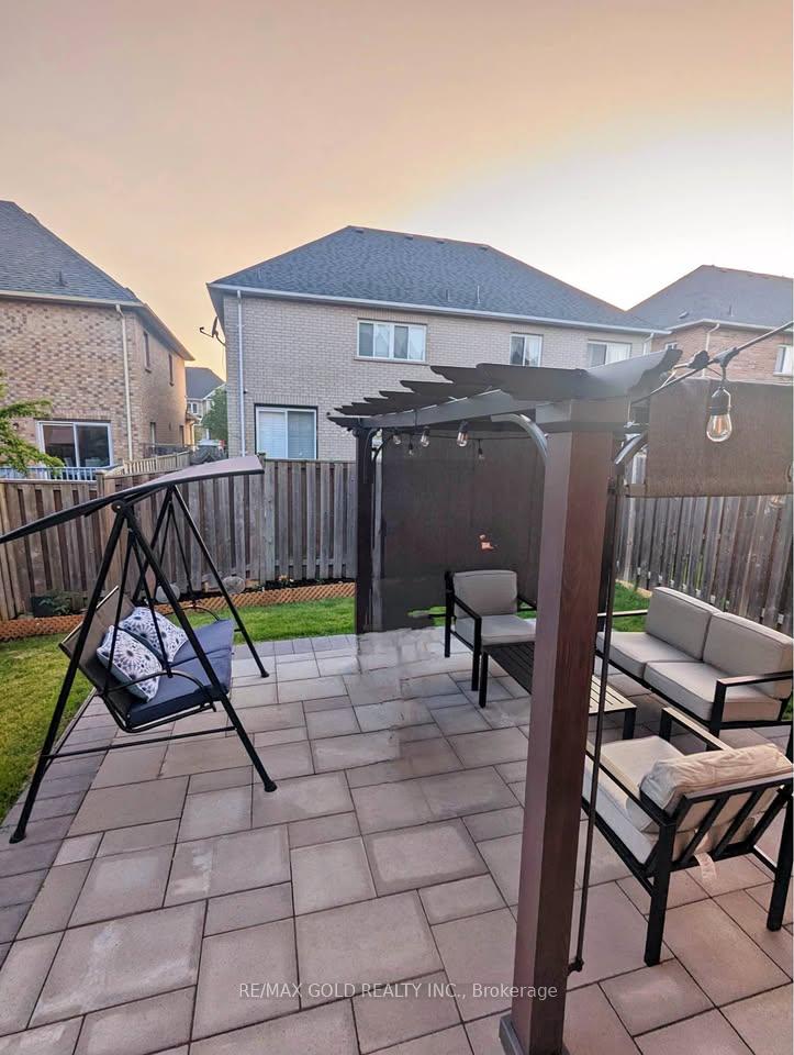 Photo 18 of 103 Whitlock Crescent, Ajax, Northeast Ajax — HOMEH