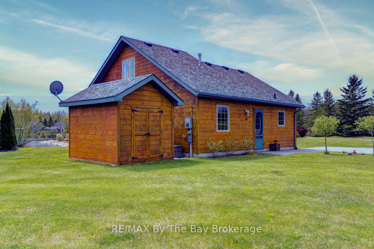 Photo 3 of 49 Cabin Crescent, Wasaga Beach — HOMEH