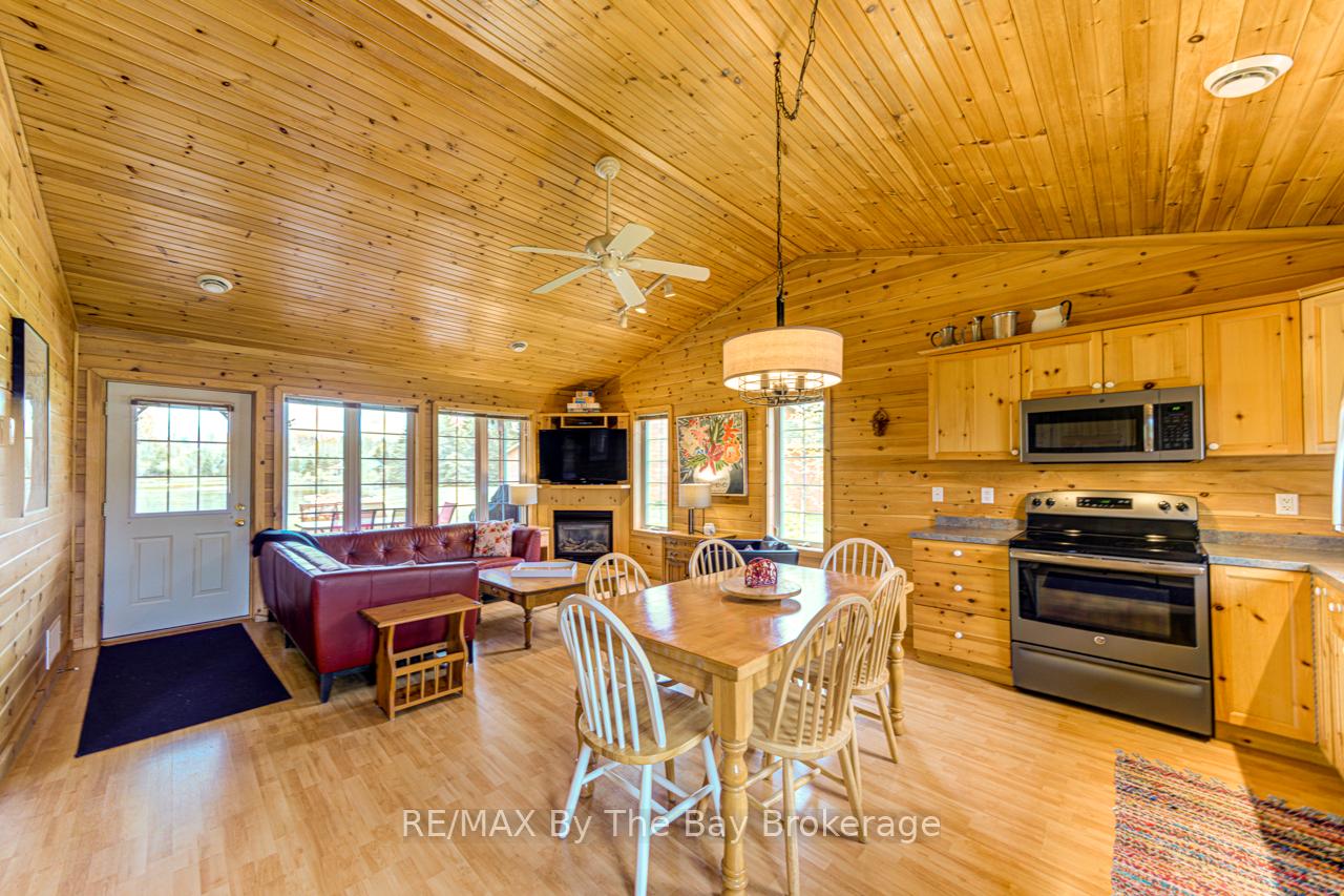 Photo 5 of 49 Cabin Crescent, Wasaga Beach — HOMEH