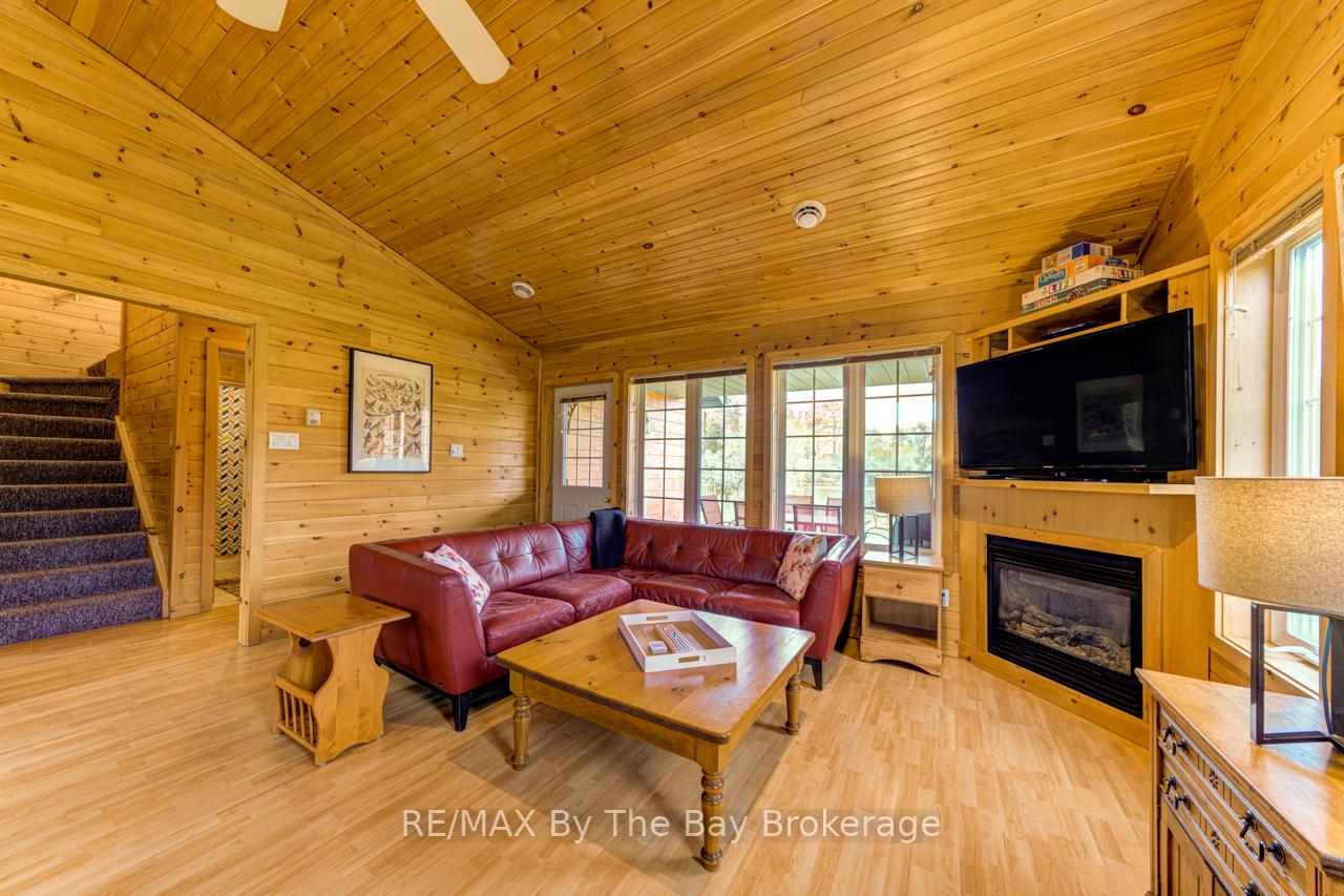 Photo 9 of 49 Cabin Crescent, Wasaga Beach — HOMEH