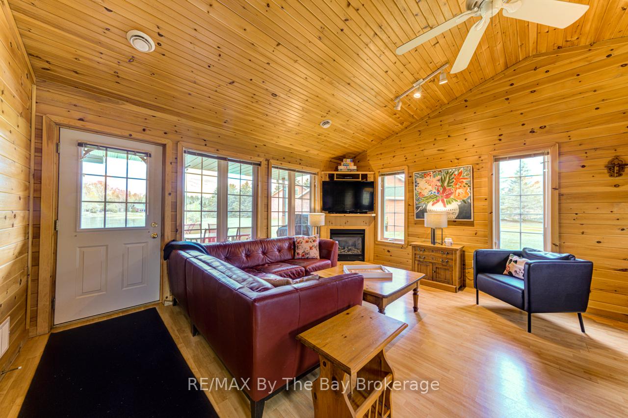 Photo 10 of 49 Cabin Crescent, Wasaga Beach — HOMEH