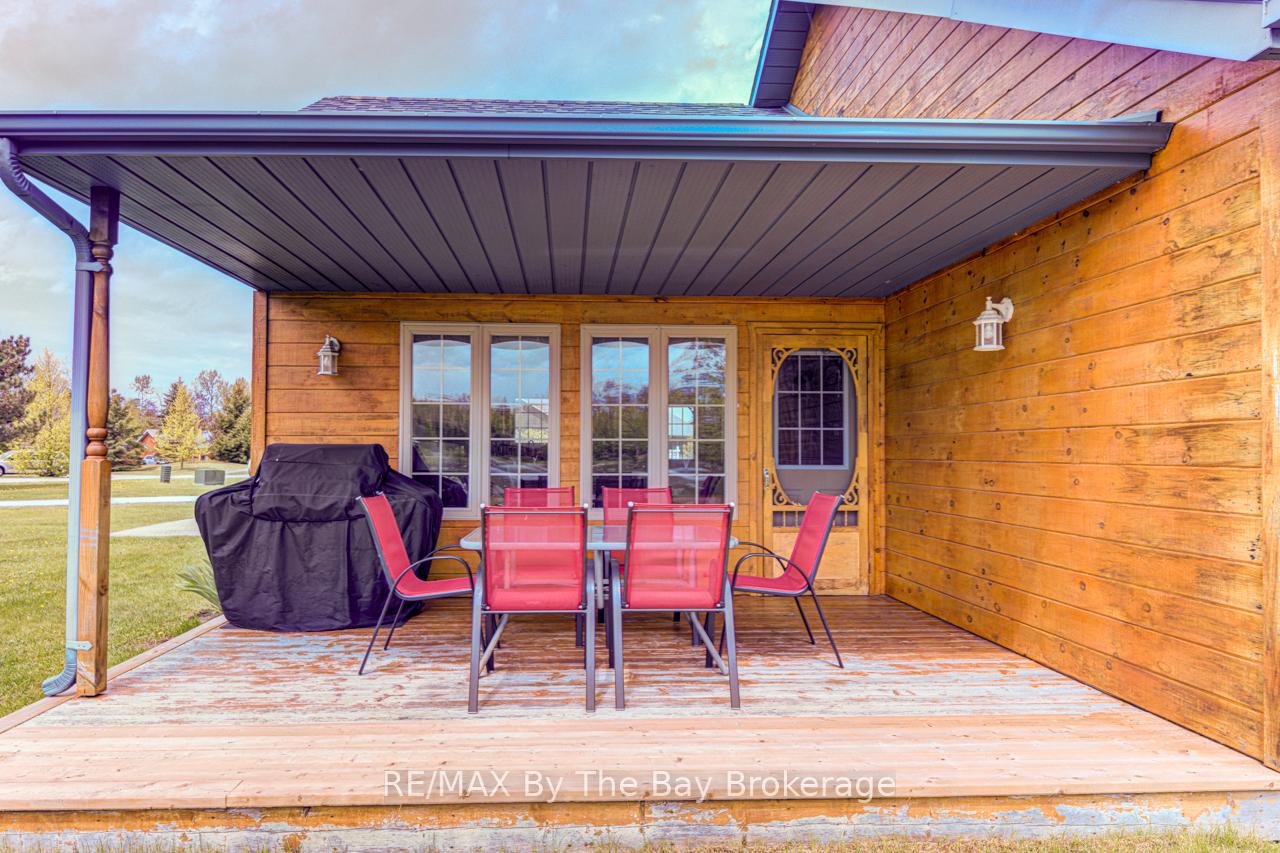 Photo 19 of 49 Cabin Crescent, Wasaga Beach — HOMEH