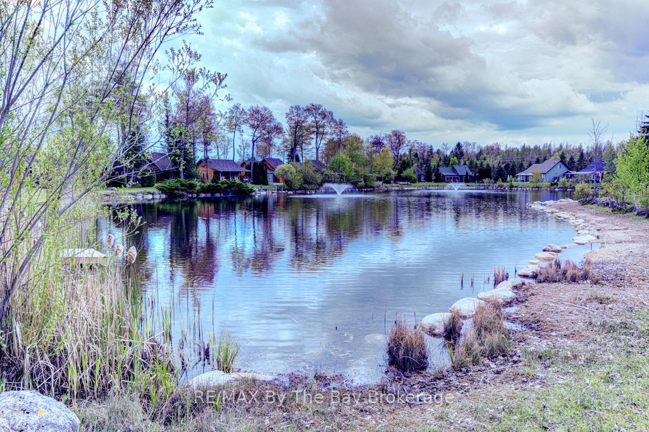 Photo 22 of 49 Cabin Crescent, Wasaga Beach — HOMEH