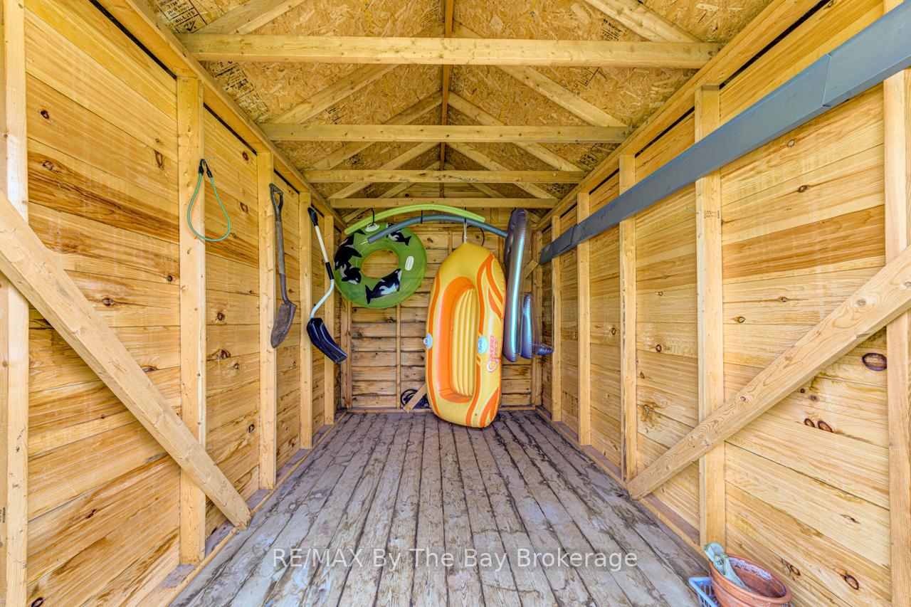 Photo 24 of 49 Cabin Crescent, Wasaga Beach — HOMEH