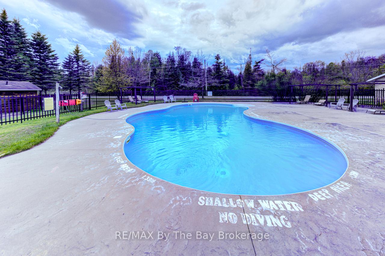 Photo 25 of 49 Cabin Crescent, Wasaga Beach — HOMEH